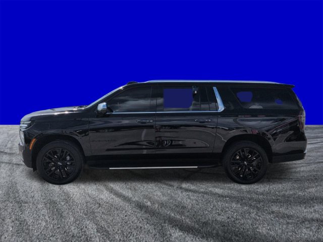 Used 2025 Chevrolet Suburban Premier AWD/4WD image 7