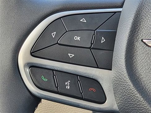 Certified 2022 Chrysler Pacifica Touring-L image 34