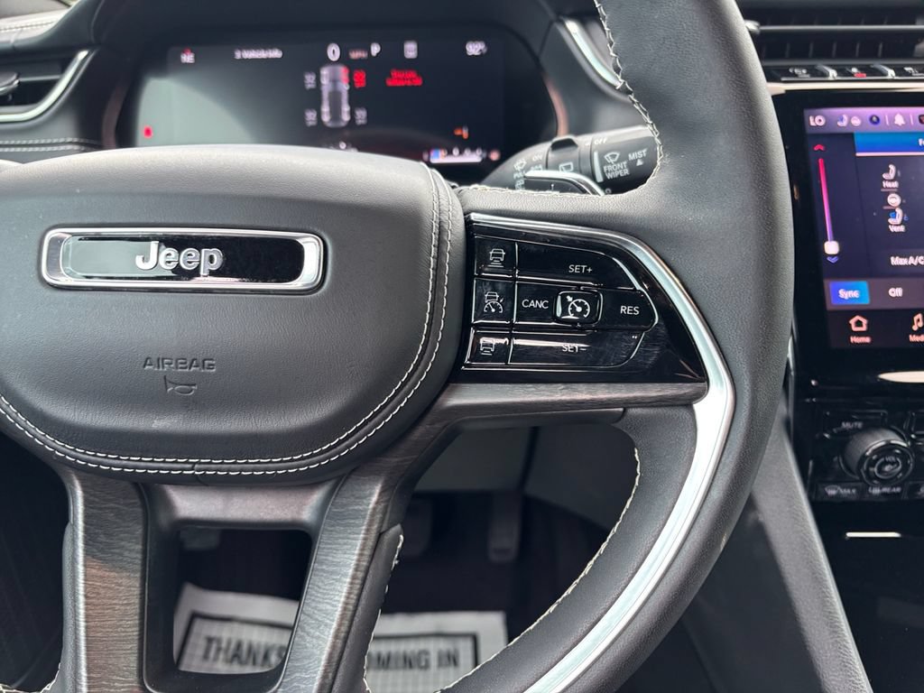 Used 2024 Jeep Grand Cherokee Overland w/ Luxury Tech Group IV AWD/4WD image 20