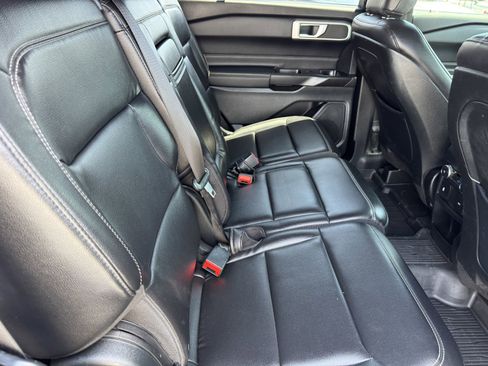 Used 2020 Ford Explorer XLT w/ Equipment Group 202A AWD/4WD image 10