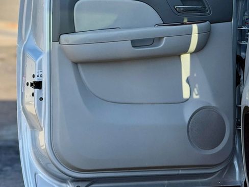 Used 2014 Chevrolet Suburban LT w/ Luxury Package image 9