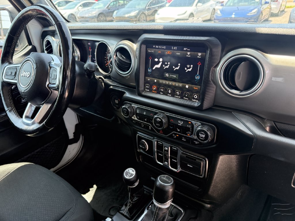 Used 2020 Jeep Gladiator Overland AWD/4WD image 10