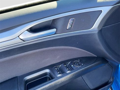 Used 2020 Ford Fusion SE image 13