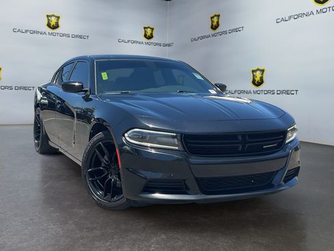 Used 2020 Dodge Charger SXT w/ Leather Interior Group RWD image 3