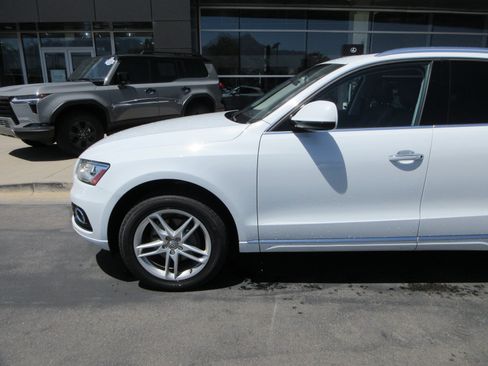 Used 2015 Audi Q5 2.0T Premium Plus w/ Technology Package AWD/4WD image 2