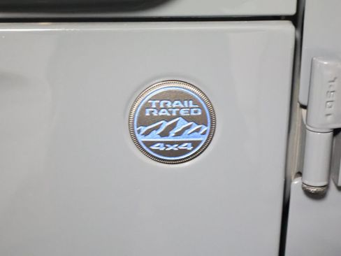 Used 2024 Jeep Wrangler Unlimited AWD/4WD image 23