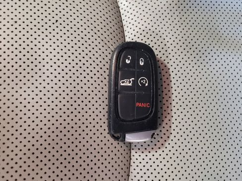 Used 2019 Jeep Cherokee Limited FWD image 32