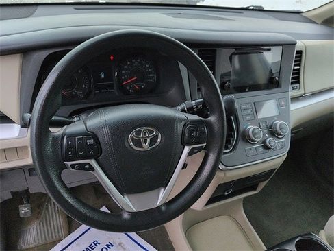 Used 2015 Toyota Sienna LE image 13