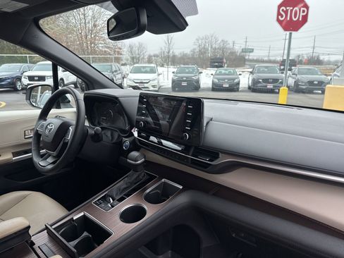 Certified 2024 Toyota Sienna XLE image 14