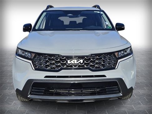 Used 2023 Kia Sorento S image 2