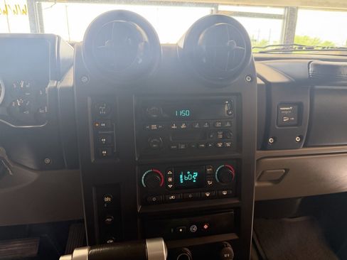 Used 2005 HUMMER H2 image 12