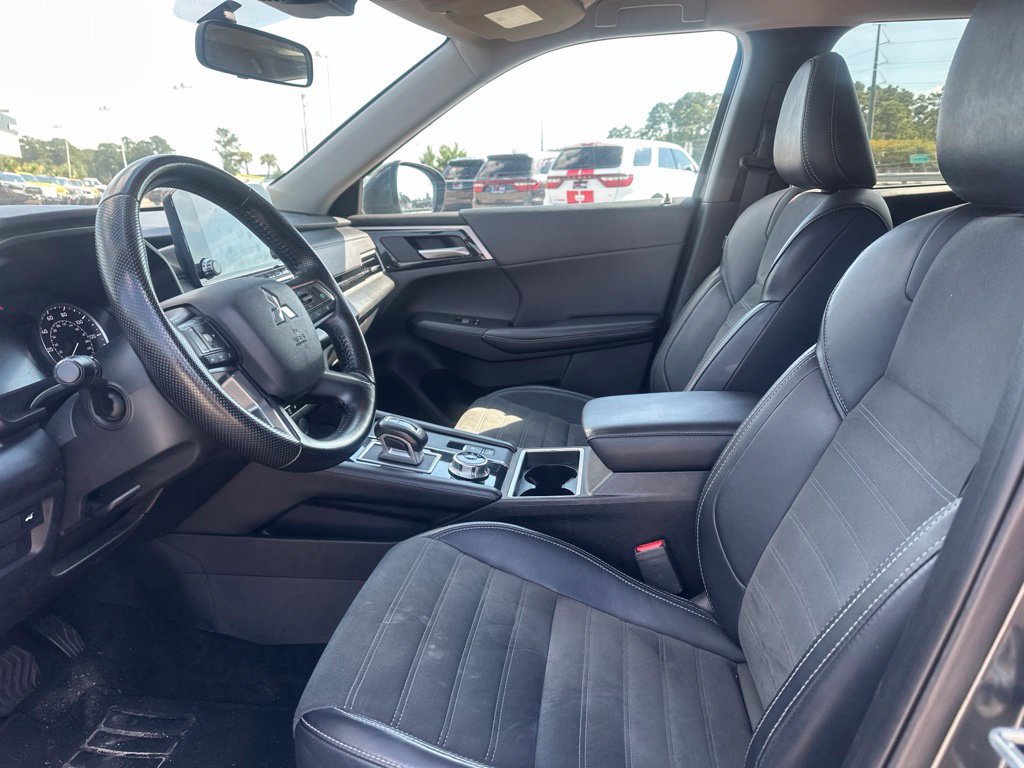 Used 2024 Mitsubishi Outlander SE AWD/4WD image 12