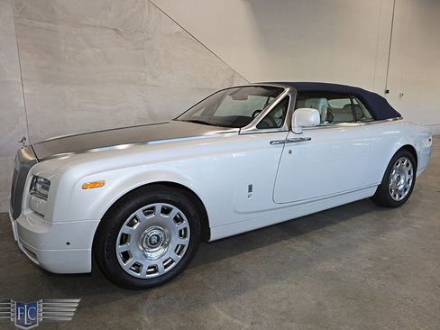 Used 2017 Rolls-Royce Phantom Drophead Coupe image 12