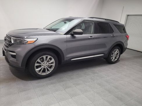 Used 2022 Ford Explorer XLT w/ Equipment Group 202A AWD/4WD image 2