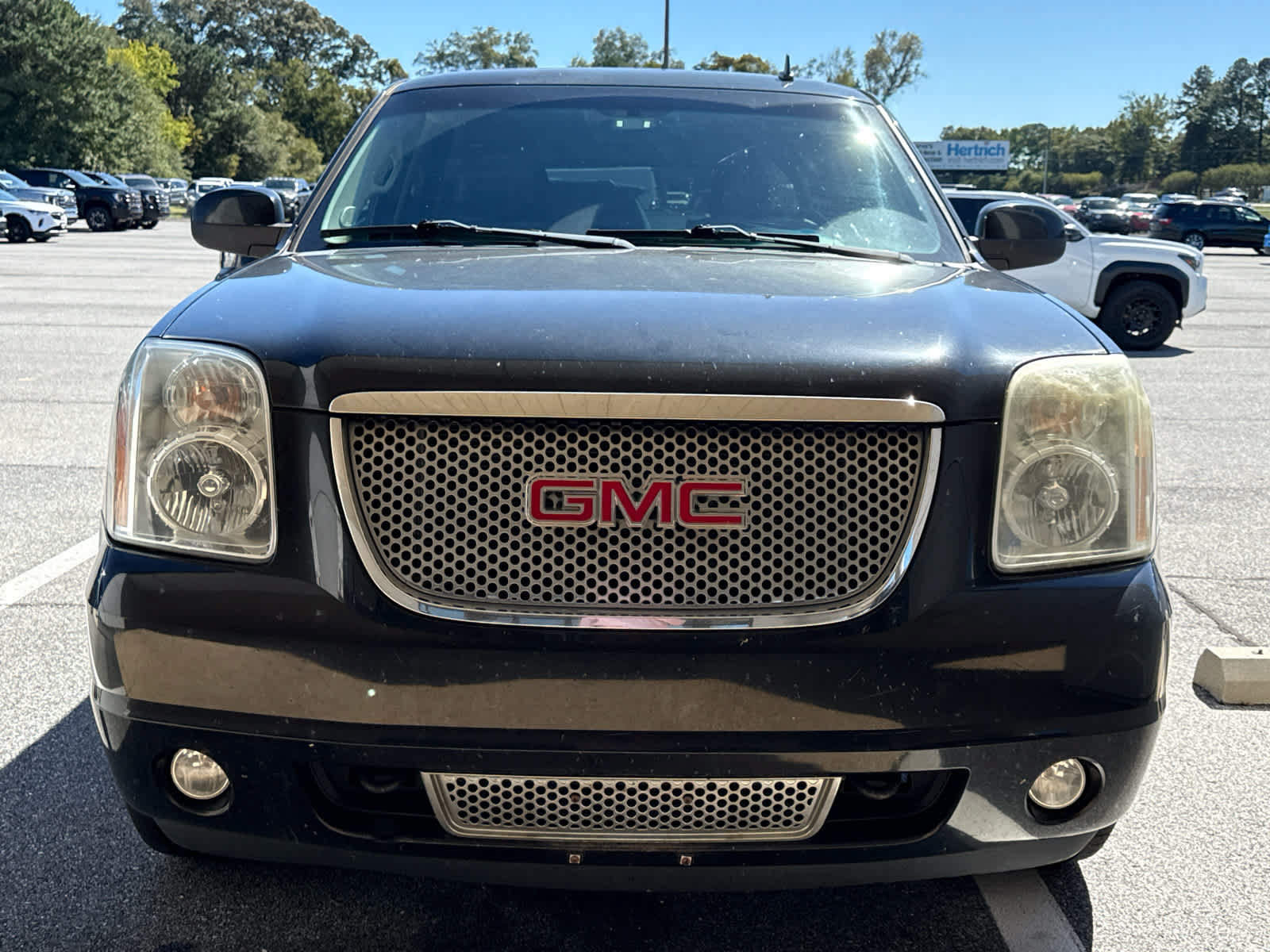 Used 2012 GMC Yukon Denali AWD/4WD image 2