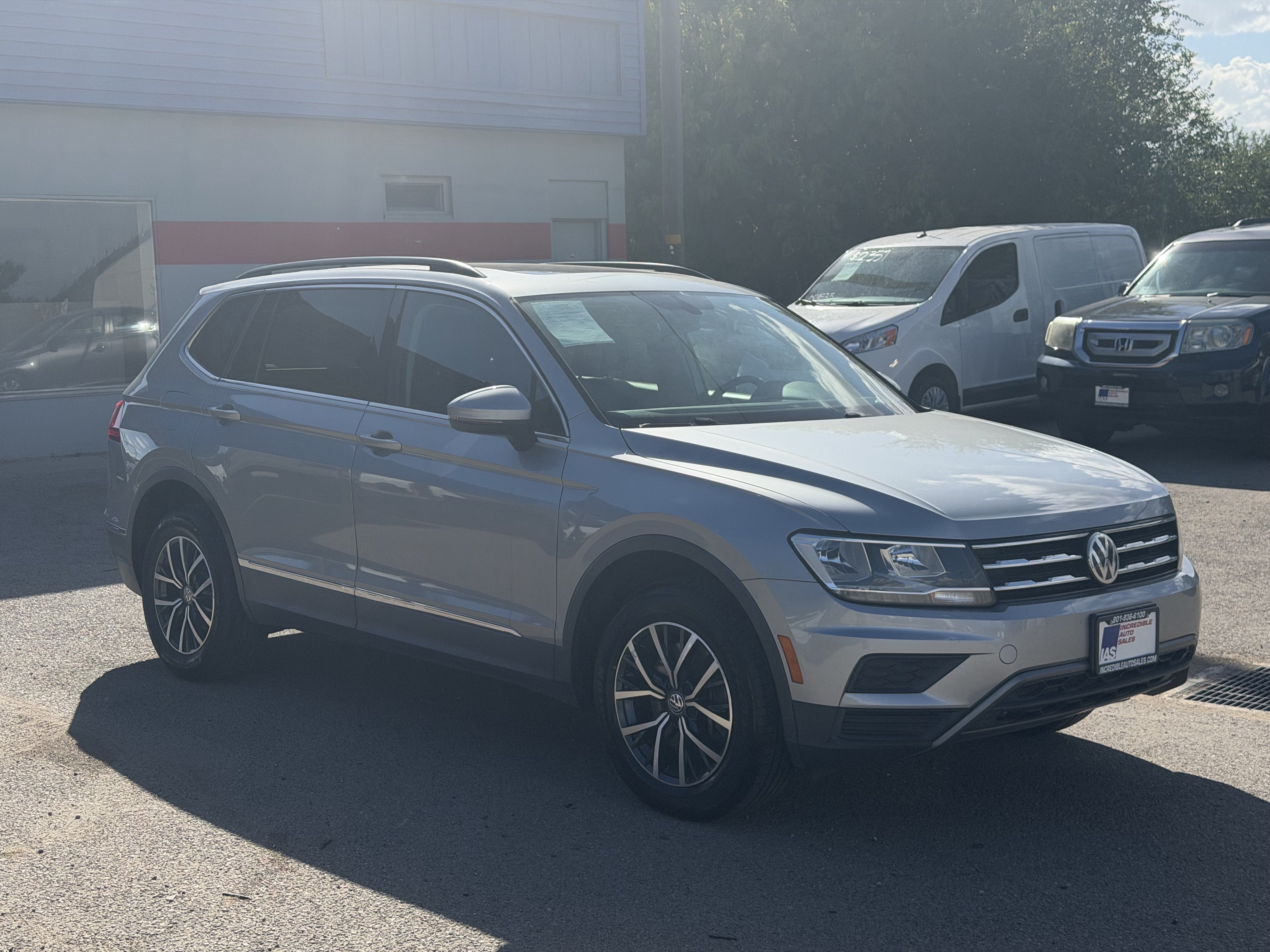 Used 2020 Volkswagen Tiguan SE w/ Panoramic Sunroof Package FWD image 8