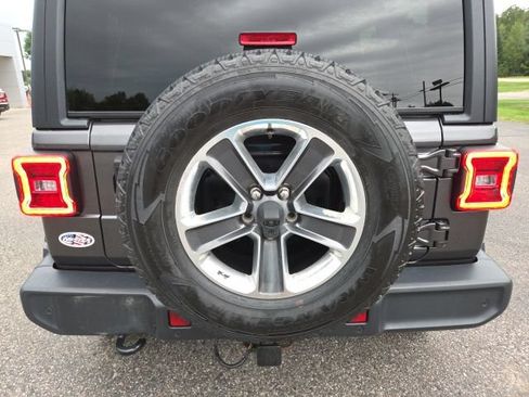 Used 2020 Jeep Wrangler Unlimited Sahara w/ Dual Top Group AWD/4WD image 79