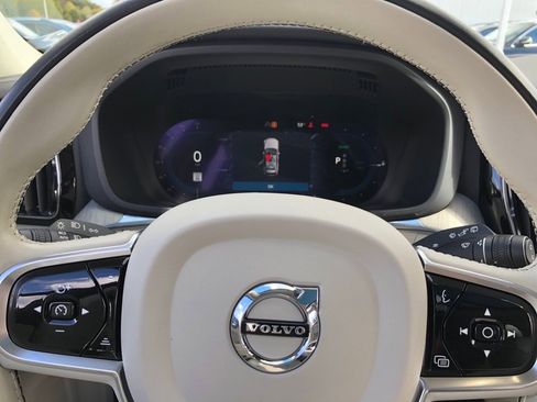 Used 2023 Volvo XC60 T8 Plus image 20
