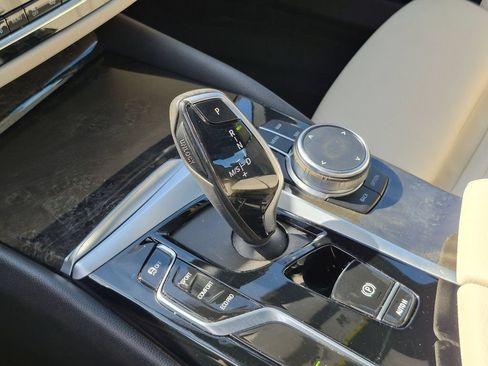 Used 2023 BMW 530i w/ Premium Package RWD image 17