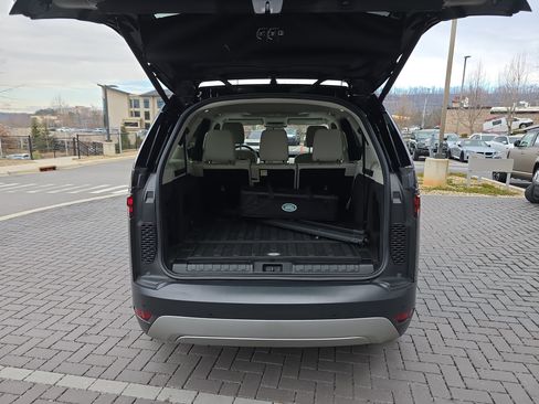 Used 2021 Land Rover Discovery S image 7