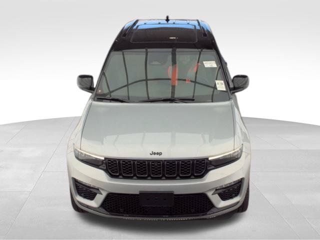Used 2025 Jeep Grand Cherokee Summit w/ Obsidian Package AWD/4WD image 3