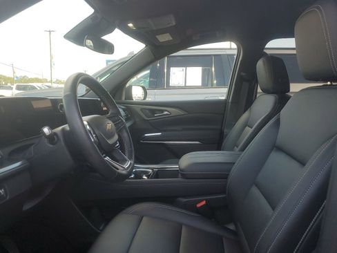 Used 2025 Chevrolet Traverse LT FWD image 7