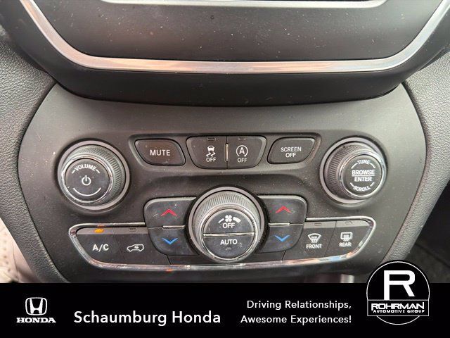 Used 2020 Jeep Cherokee Latitude Plus AWD/4WD image 10