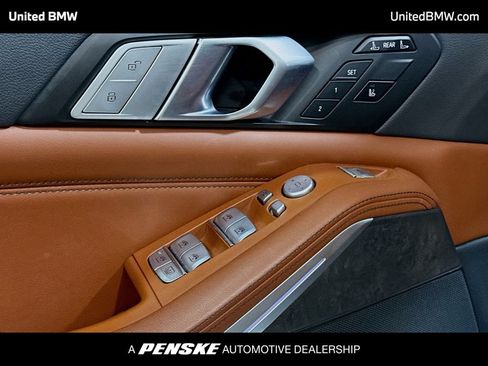 Used 2022 BMW X7 xDrive40i w/ M Sport Package AWD/4WD image 3