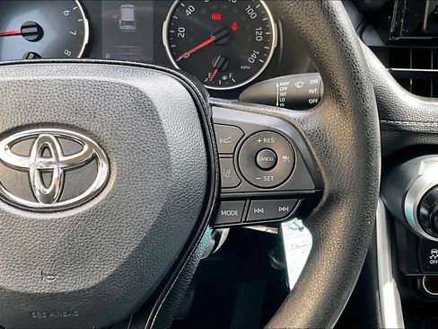 Used 2021 Toyota RAV4 LE FWD image 25