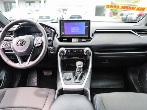 Used 2023 Toyota RAV4 SE AWD/4WD image 2