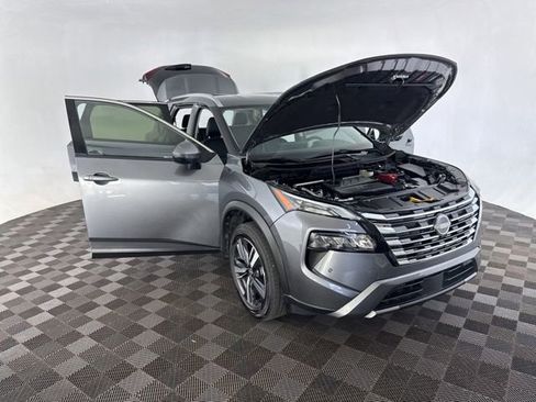 Used 2025 Nissan Rogue SL FWD image 12