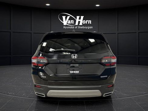 Used 2023 Honda Pilot Touring image 13