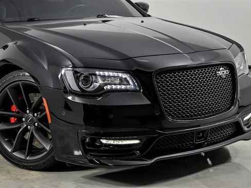 Used 2023 Chrysler 300 C RWD image 2