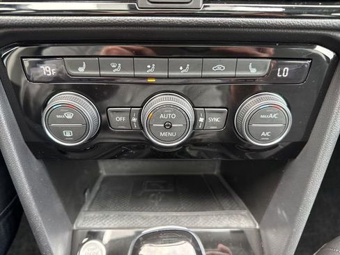 Certified 2024 Volkswagen Taos SE w/ Panoramic Sunroof Package image 18