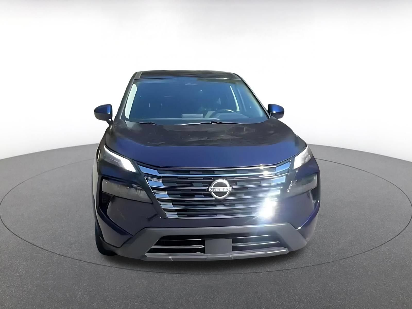 Used 2025 Nissan Rogue SV AWD/4WD image 4
