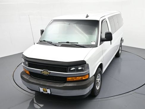Used 2018 Chevrolet Express 3500 LT w/ LT Preferred Equipment Group RWD image 15