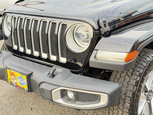 Used 2019 Jeep Wrangler Unlimited Sahara w/ Dual Top Group AWD/4WD image 9