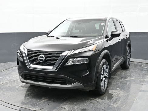 Used 2023 Nissan Rogue SV image 4