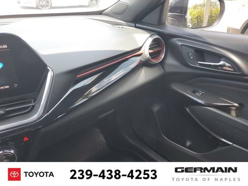 Used 2024 Chevrolet Trax RS w/ Sunroof Package FWD image 36