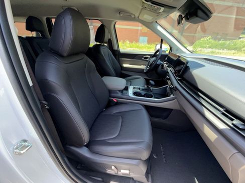 New 2026 Kia Carnival EX FWD image 26