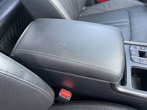 Certified 2024 Kia Sorento S w/ Panoramic Sunroof Package AWD/4WD image 32