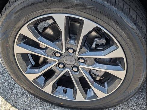 Used 2023 Jeep Grand Cherokee L Overland w/ Advanced Protech Group III image 8