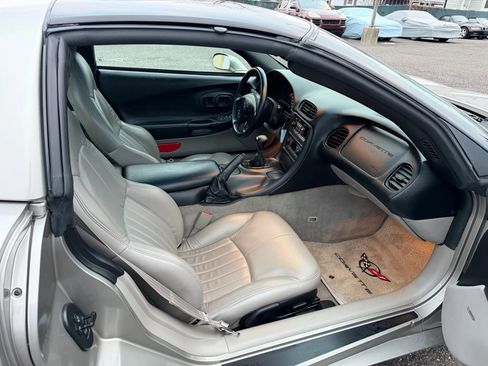 Used 2000 Chevrolet Corvette Coupe w/ Memory Pkg image 21