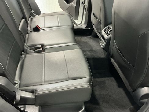 Used 2021 Volkswagen Tiguan SE w/ Panoramic Sunroof Package image 32