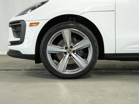 Certified 2025 Porsche Macan AWD/4WD image 42