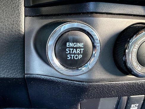 Used 2022 Toyota Tacoma TRD Sport AWD/4WD image 27