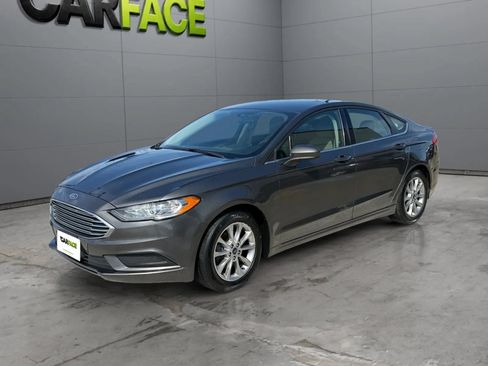 Used 2017 Ford Fusion SE w/ Fusion SE Technology Package FWD image 4