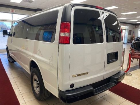 Used 2022 Chevrolet Express 3500 LS image 3