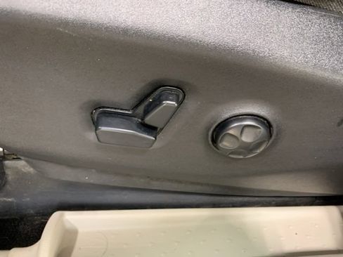Used 2020 Chrysler Pacifica Touring-L Plus FWD image 25