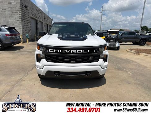 Used 2023 Chevrolet Silverado 1500 Custom w/ LPO, Dark Essentials Package AWD/4WD image 4